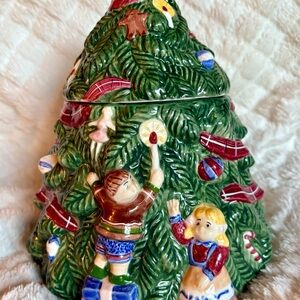Holiday Green Christmas Tree Cookie Jar - O’Tannenbaum - Cellar Macy’s